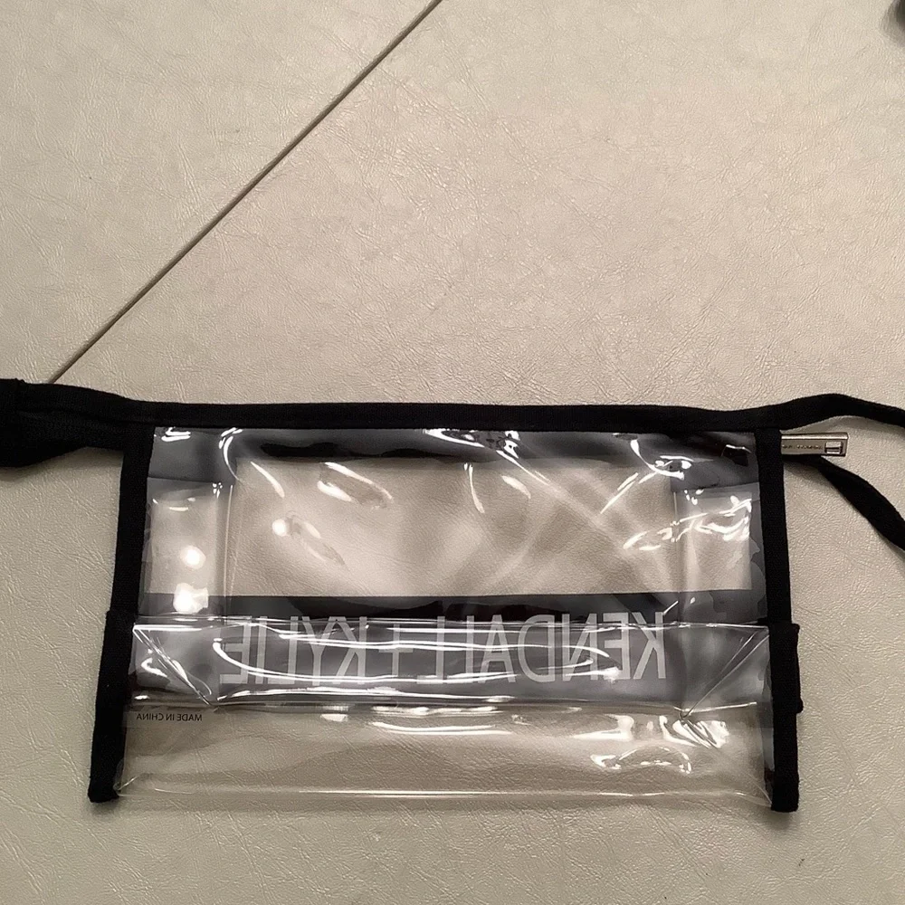 NWOT GREAT KENDALL & KYLIE CLEAR MAKEUP BAG 9.5 x 5.5 x 2.5